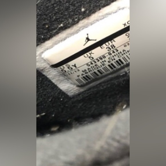 Kids Black and Teal Jordan’s - Picture 10 of 15